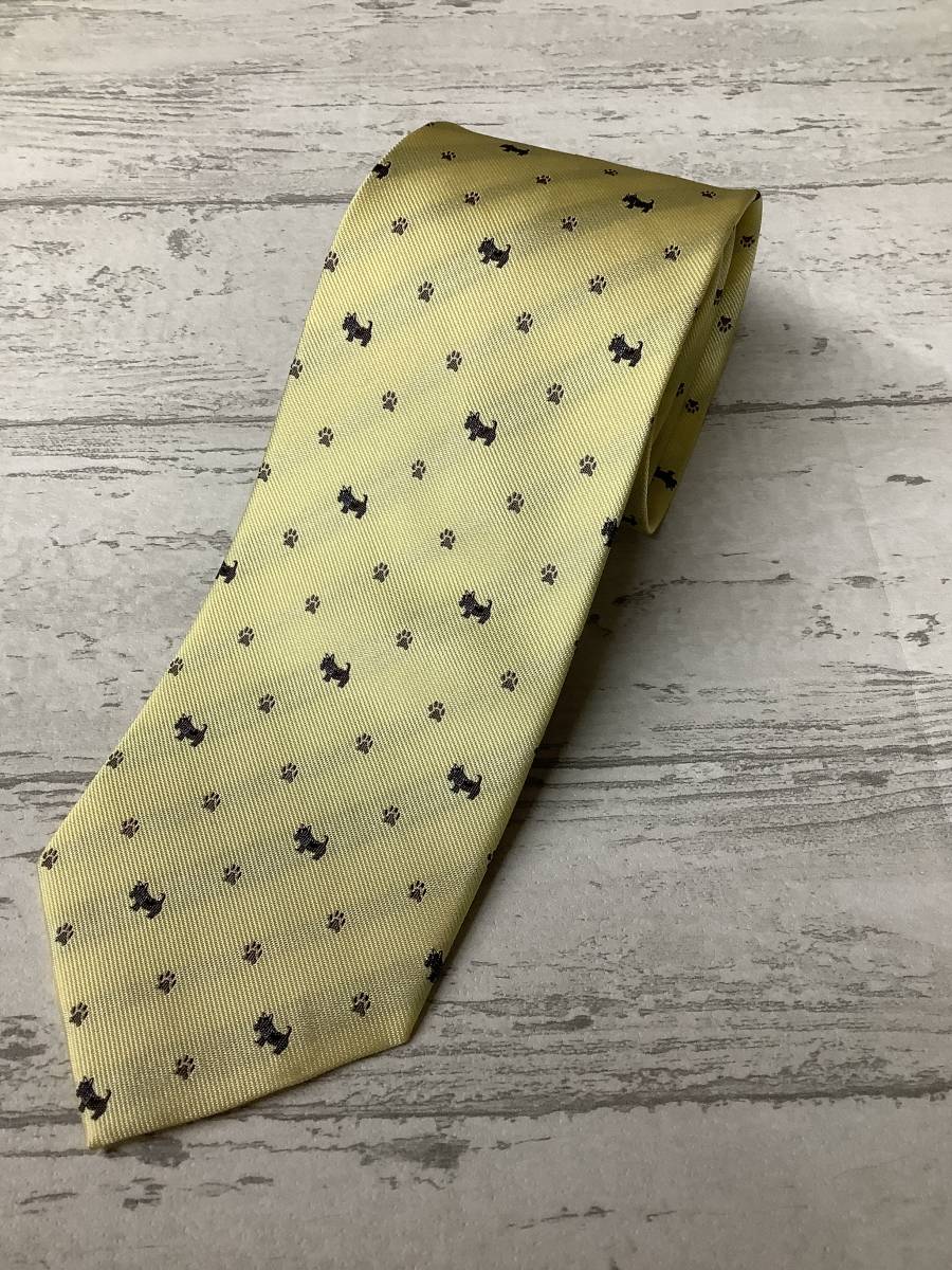 新品未使用 締めやすい日本製ネクタイ  イエローベース かわいい犬柄 シルク100%お買い得サービス拍卖