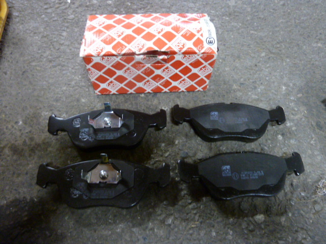 VOLVO V70 フロントブレーキパット ボルボ 新品未使用 拍卖