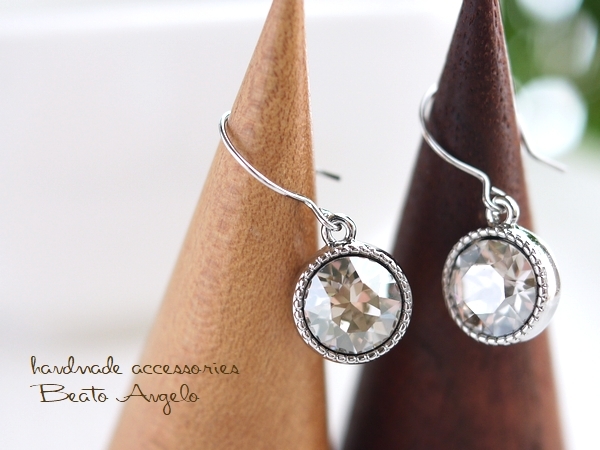 ◇◇+angelo+スワロフスキー 1088のピアス(p-027)クリスタルシルバーシェード S グレー 一粒 シンプル チタン 樹脂 イヤリング拍卖