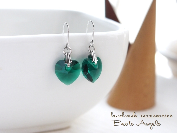 ■+angelo+スワロフスキー 6228のピアス(p-011)エメラルド S ハート シンプル 一粒 グリーン チタン 樹脂 イヤリング拍卖