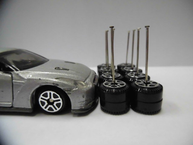 送料120円 新品 ミニカー用 タイヤ ホイール カスタム用 4台分 1/64 トミカ等 黒 ブラック タイヤ直径10.6mm拍卖