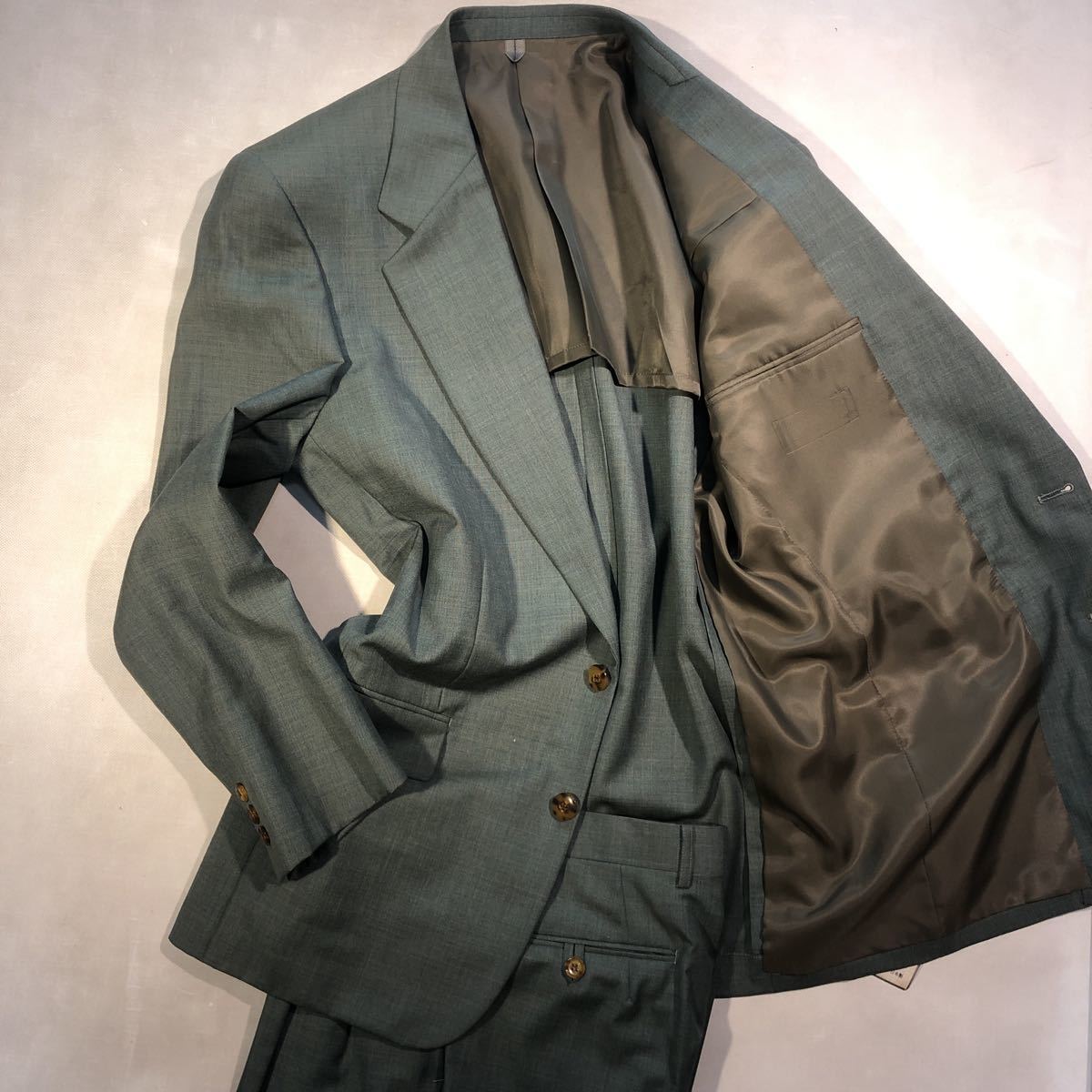 新品【サイズM 5号★定価3.3万円】2Bシングルカラースーツ グリーン系 セットアップ 背抜き ノーベンツ 2タック ウール100% ビンテージ拍卖