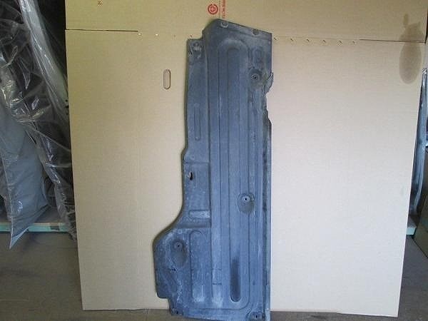 ベンツ E320 W211 フロアー アンダーカバー 左 前側 ★ *個人宅配送不可*拍卖