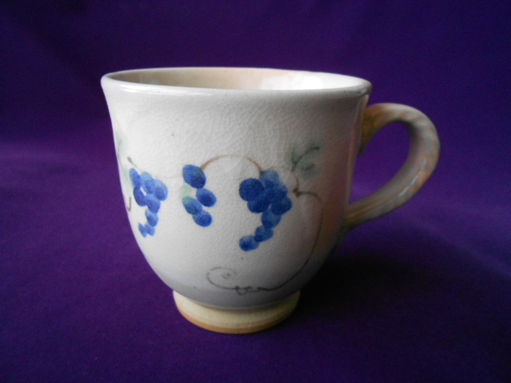 美濃焼! 勇山 ☆粉引ぶどう・マグカップ☆ 新品 コーヒー 紅茶 ミルク ラテ エスプレッソ ギフト拍卖