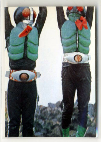 ◆防水対策 厚紙補強 カルビー 仮面ライダーチップスカード(1999 復刻版) 71番 ダブルライダーの必殺技 トレカ 即決拍卖