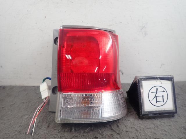 タント DBA-L385S 右テールランプ W24 81550-B2430拍卖