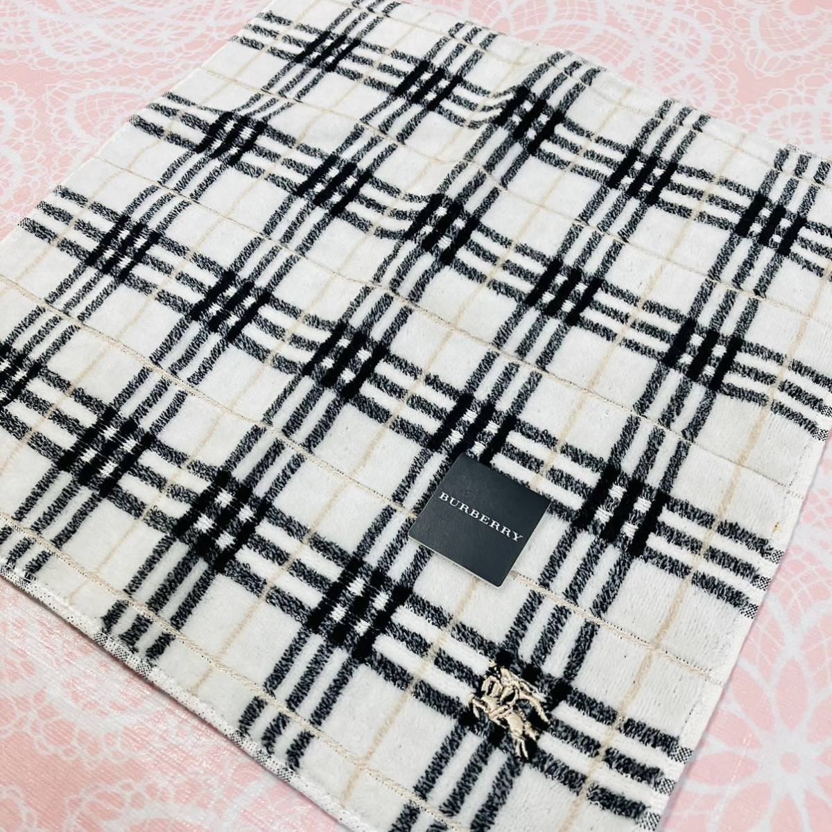 【ベロア】新品/BURBERRY/タオルハンカチ/正規品/綿100%/未使用/即決あり/匿名発送/バーバリー/ノバチェック/人気/定番柄/タグ付き/拍卖