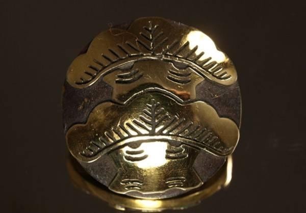 家紋コンチョ★大サイズ★真鍮★二階松★残2★他にも家紋系沢山あり拍卖