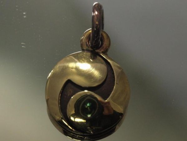 家紋ペンダント★真鍮★小★左二つ巴★残1★祭り★神輿拍卖