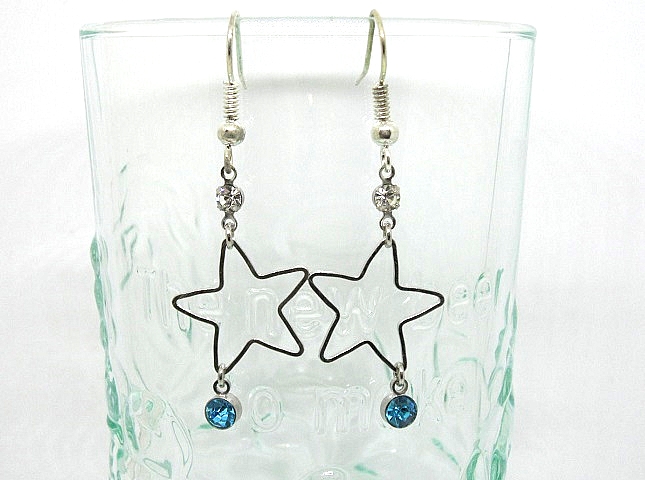 ★星とビジューのピアス イヤリング ライトブルー 水色 キラキラ拍卖