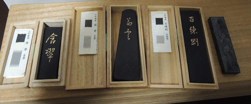 未使用 墨運堂 大和雅墨 青墨(含翠) 茶墨(茜雲) 油煙墨(百錬剛) 超漆墨(王者香)拍卖