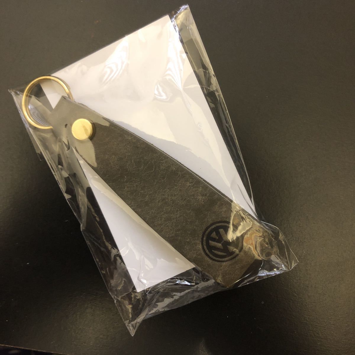 未使用★VW フォルクスワーゲン ノベルティー シンプルなロゴ入り 革製キーホルダー イタリア プエブロレザー 純正★ グリーン 緑拍卖