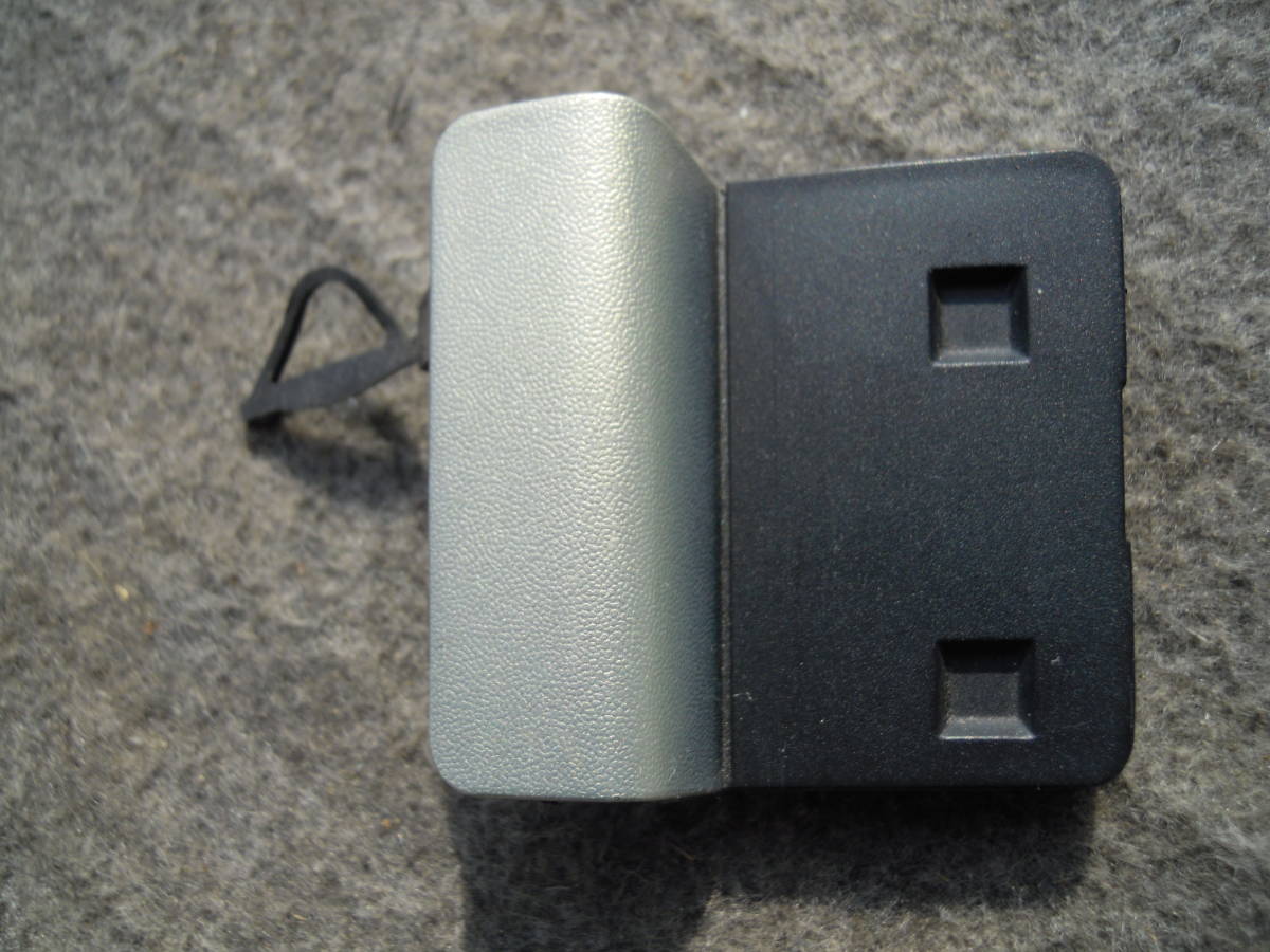 Y ダイハツ 車種不明 フロントバンパー ホールカバー 牽引フックカバー 52127-B2180拍卖