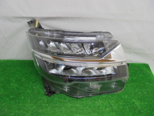 ダイハツ/ムーヴ LA150S カスタム用 右ヘッドランプ LED ユニット コイト100-69068 No.237753【品番 81130-B2740】拍卖