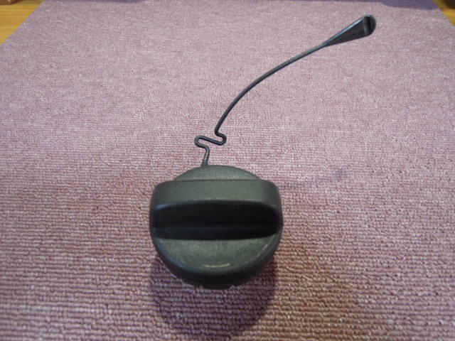 トヨタ ヴィッツ NSP135 フューエルキャップ 燃料キャップ 給油口キャップ 中古 落下防止ひも付き A1437拍卖