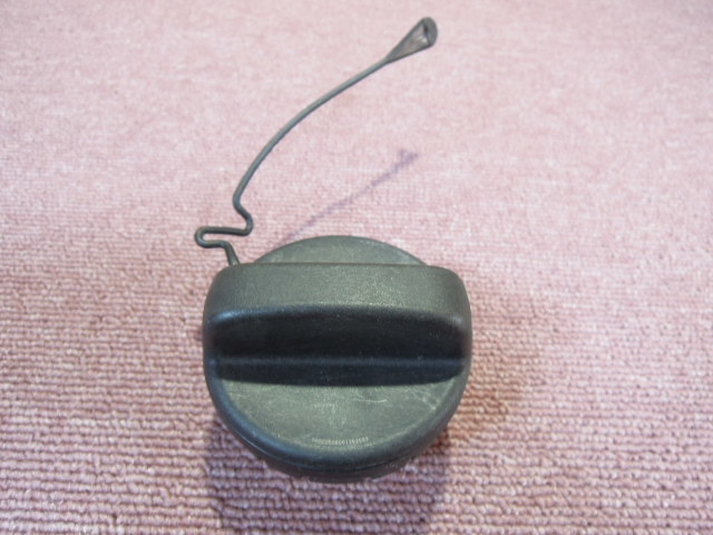 トヨタ アクア NHP10 フューエルキャップ 燃料キャップ 給油口キャップ 中古 落下防止ひも付き A1462拍卖