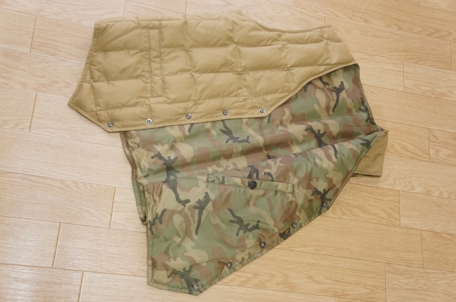 J144 即決 美品 FIDELITY フィデリティ リバーシブル Vネック ダウンベスト カーキ(無地) X 迷彩柄 サイズ F拍卖