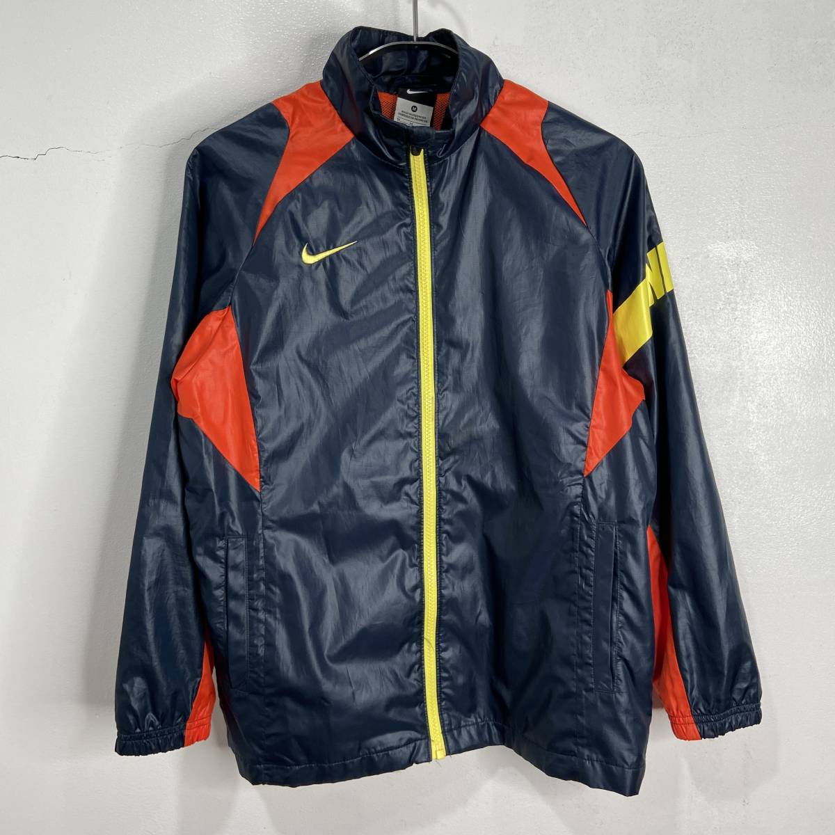 送料無料☆NIKE☆ナイキ☆トラックナイロンジャケット☆スウォッシュロゴ☆ネイビー☆ジュニアM☆C23拍卖