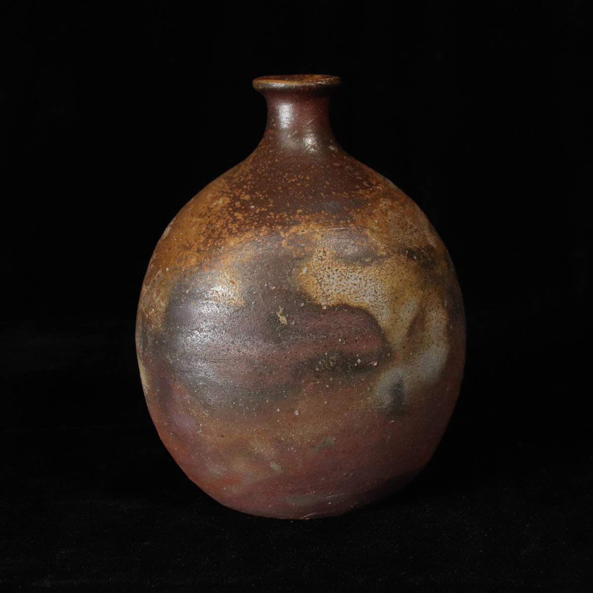 【真作保証】■ 伊勢崎淳(人間国宝) ■ 備前 窯変 扁壺(箱無し) <230306022>拍卖