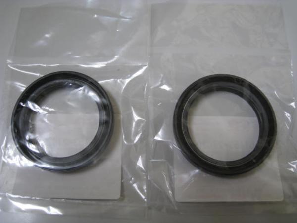 送料無料★新品★バンディット400/V(GK75A,GK7AA)★純正フロントフォークオイルシール拍卖