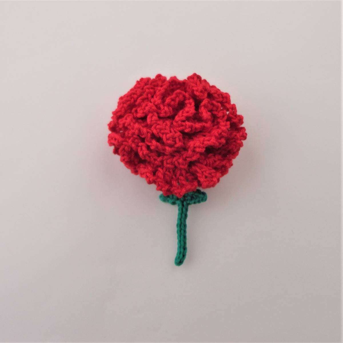 花びらのボリュームがかわいいカーネーションのブローチ*RD*母の日*コサージュ*ハンドメイド*a966∴再販∴拍卖