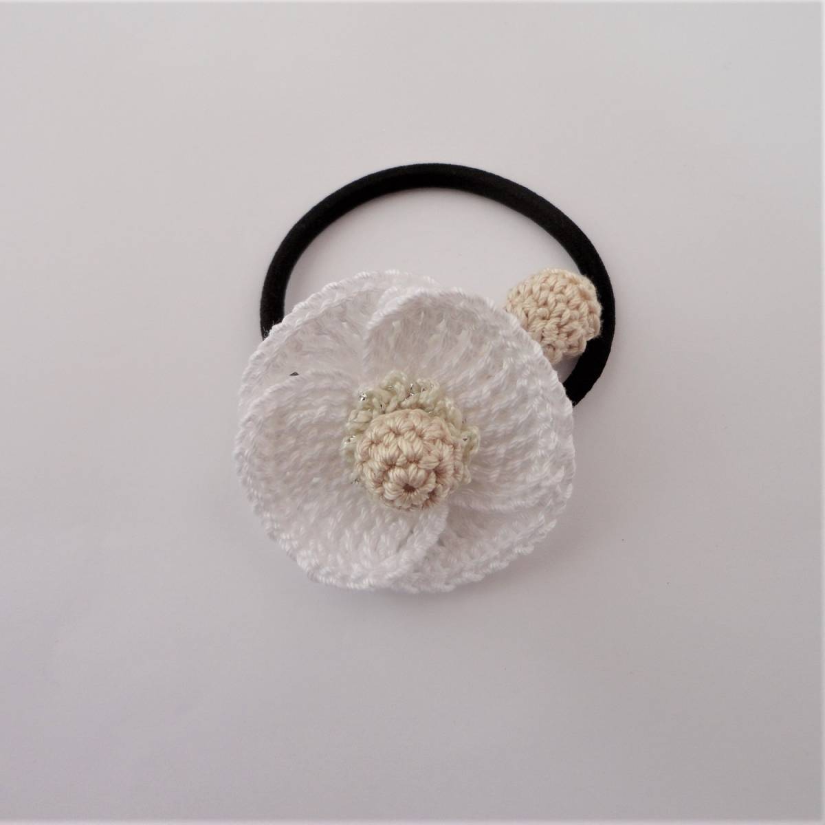立体的で可愛い♪ポピーのヘアゴム*レース編み*モノ*ハンドメイド*WHラメ*a981∴再販∴拍卖
