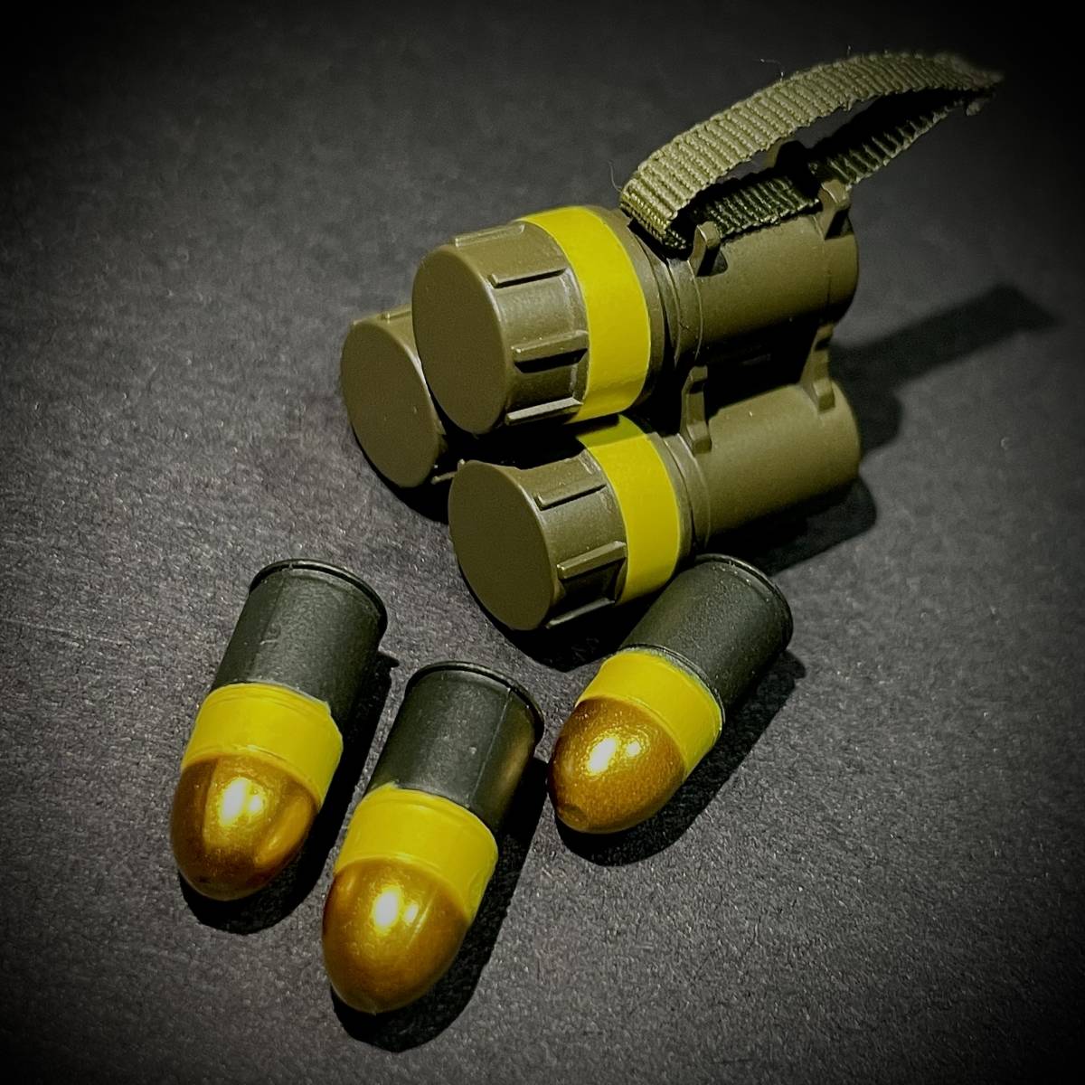 【値上げ予定】DAMTOYS 1/6 女性 男性 フィギュア用 部品 クレア バイオハザード グレネードランチャーの弾(の模型) 硫酸弾 高品質(未使用拍卖