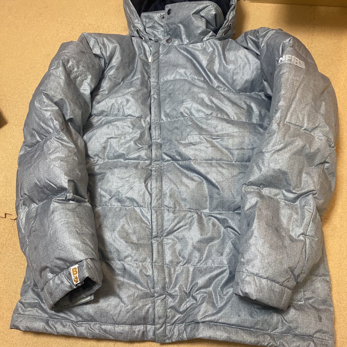 スノーボード ダウンアウター ボンファイアー メンズ拍卖