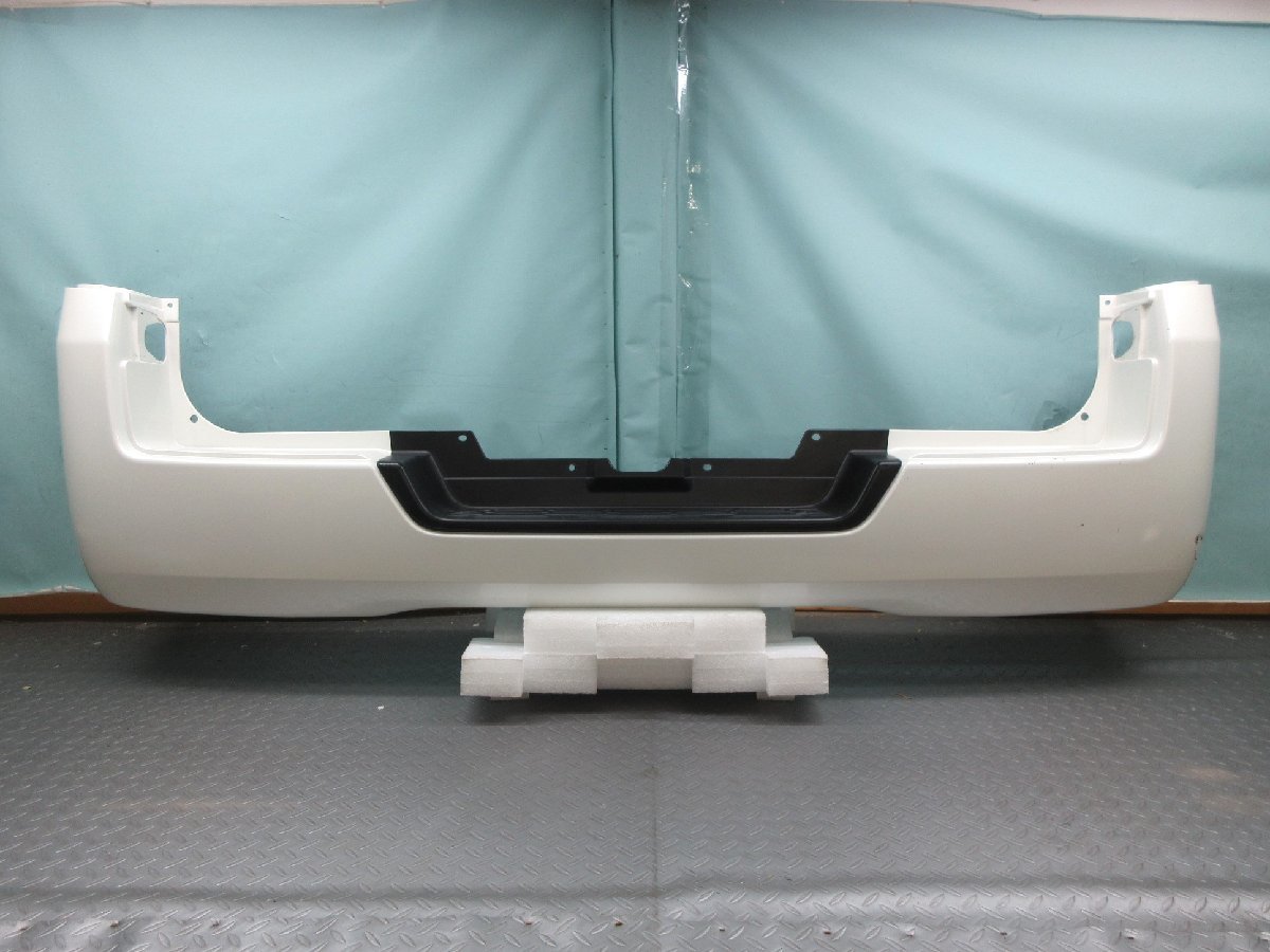 ◆ E26 NV350キャラバン NV350CARAVAN 純正 リアバンパー 85022-3XA0A ブリリアントホワイトパール拍卖