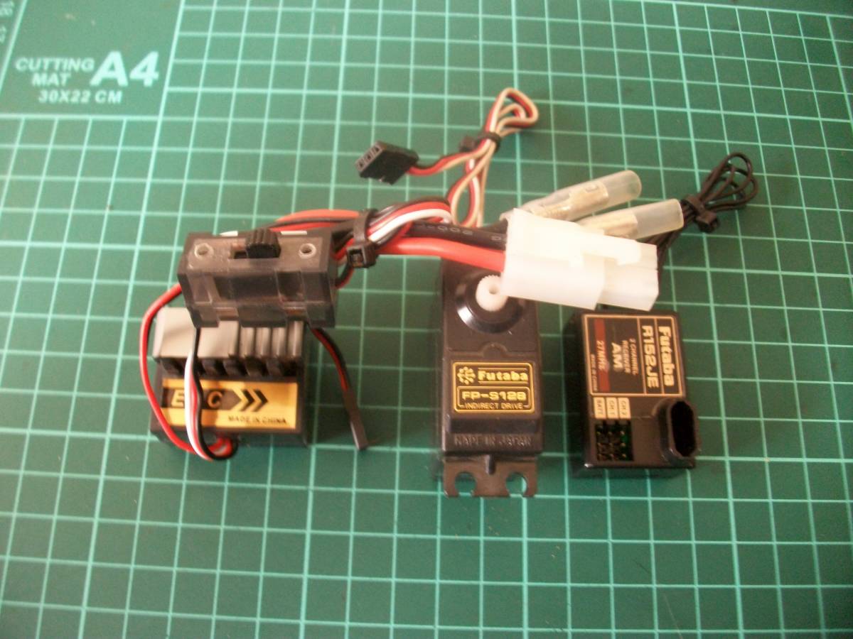 【激安目玉商品】フタバ受/サーボ アンプ(ESC)セット クリスタル無 簡易通電動作確認済 一応ジャンク扱 レターパック送料一律!!拍卖