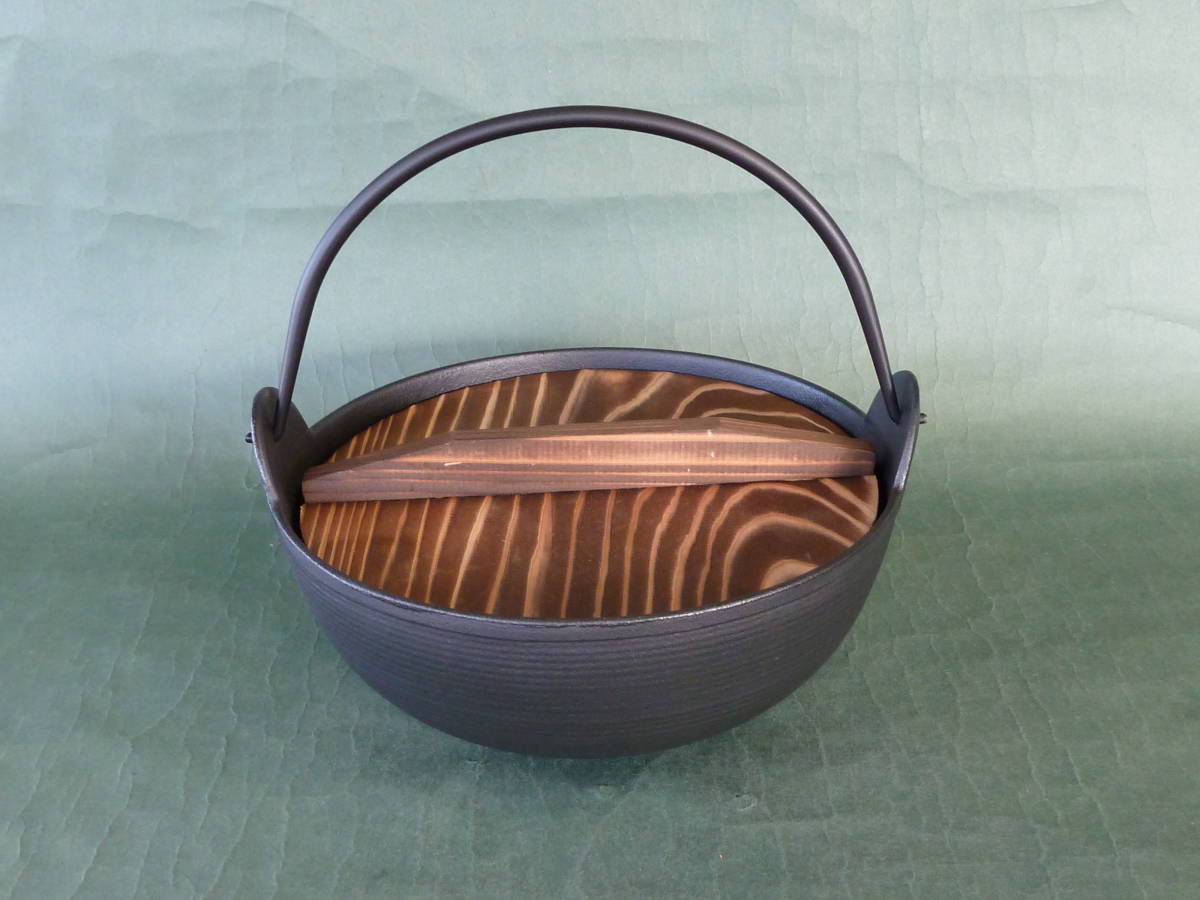 鉄鍋 21cm 田舎鍋 焼杉蓋 杓子付 鉄分補給にどうぞ 鉄鋳物製 新品拍卖