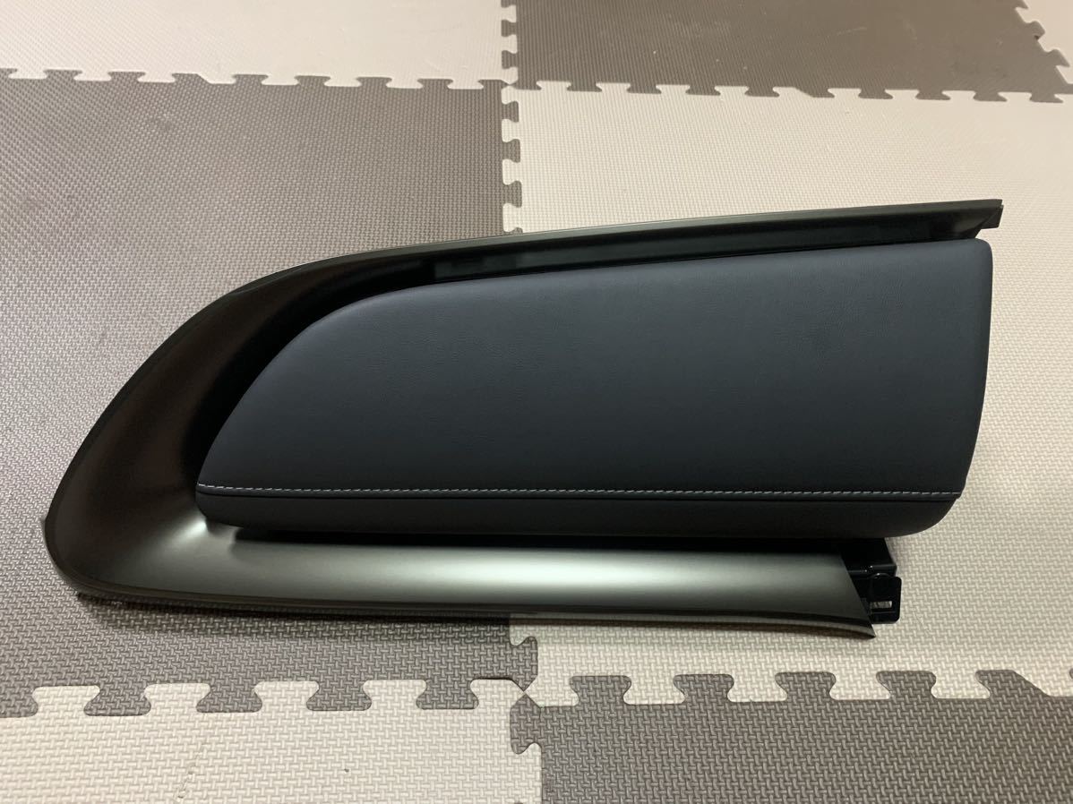 美品 AQUA トヨタ 純正グローブボックス 55437-52200 レザー ダッシュボード拍卖