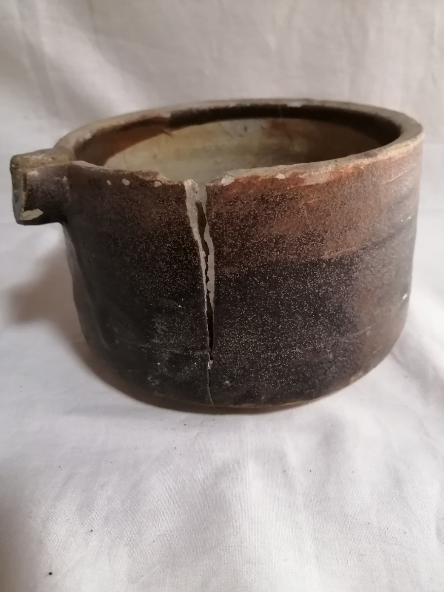 美濃 鉄釉片口 江戸初期 窯跡発掘 美濃 大萱 弥七田 瀬戸 酒器 片口 鉢 物原 50ST06p8 拍卖