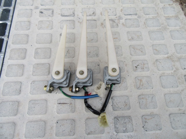 三菱コンバイン VM11から取り外したセンサー 電装部品 3個セット 中古拍卖