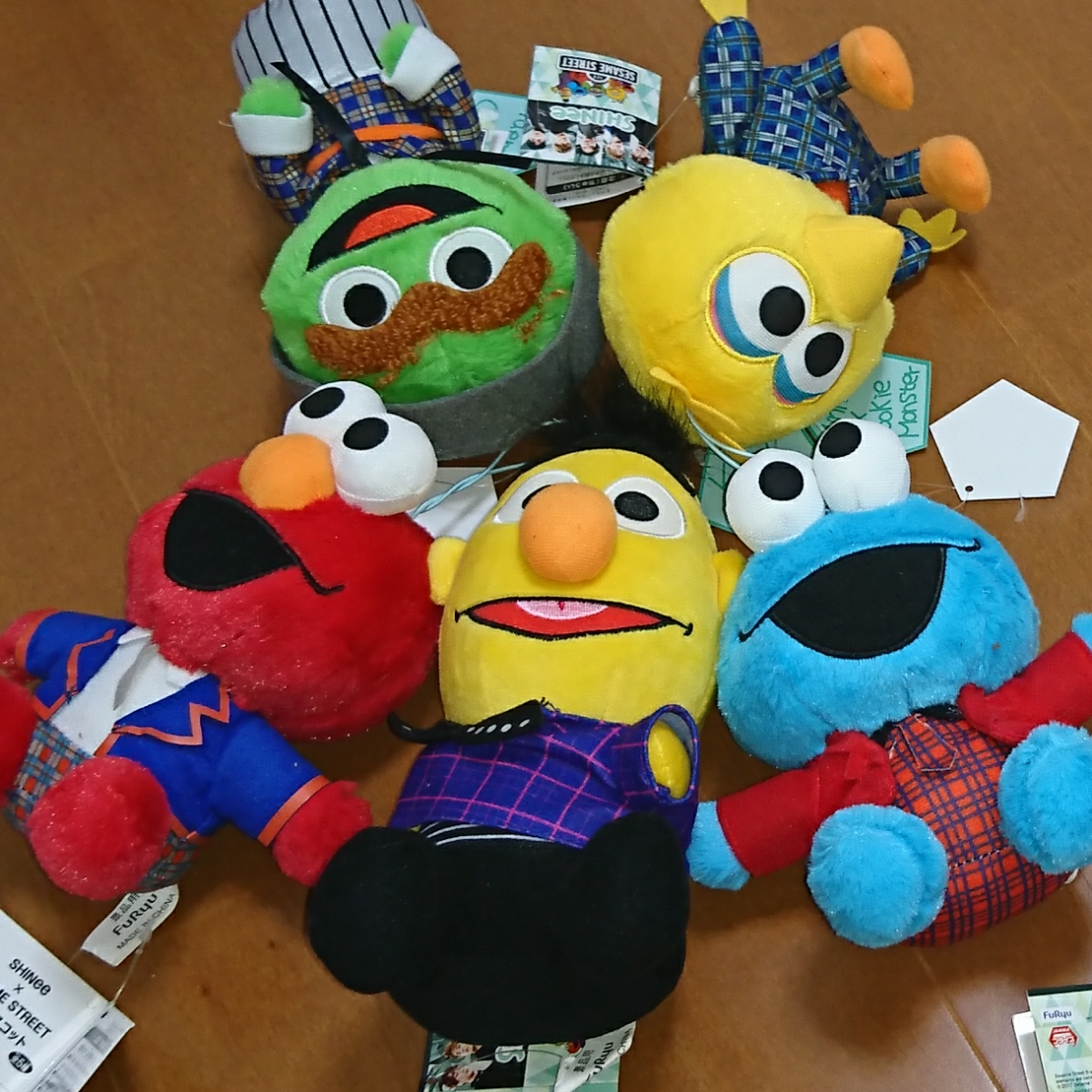 a SHINee 大きめマスコット オンユ エルモ テミン オスカー ジョンヒョン ビッグバード ミンホ クッキーモンスター キー バート 全5種拍卖