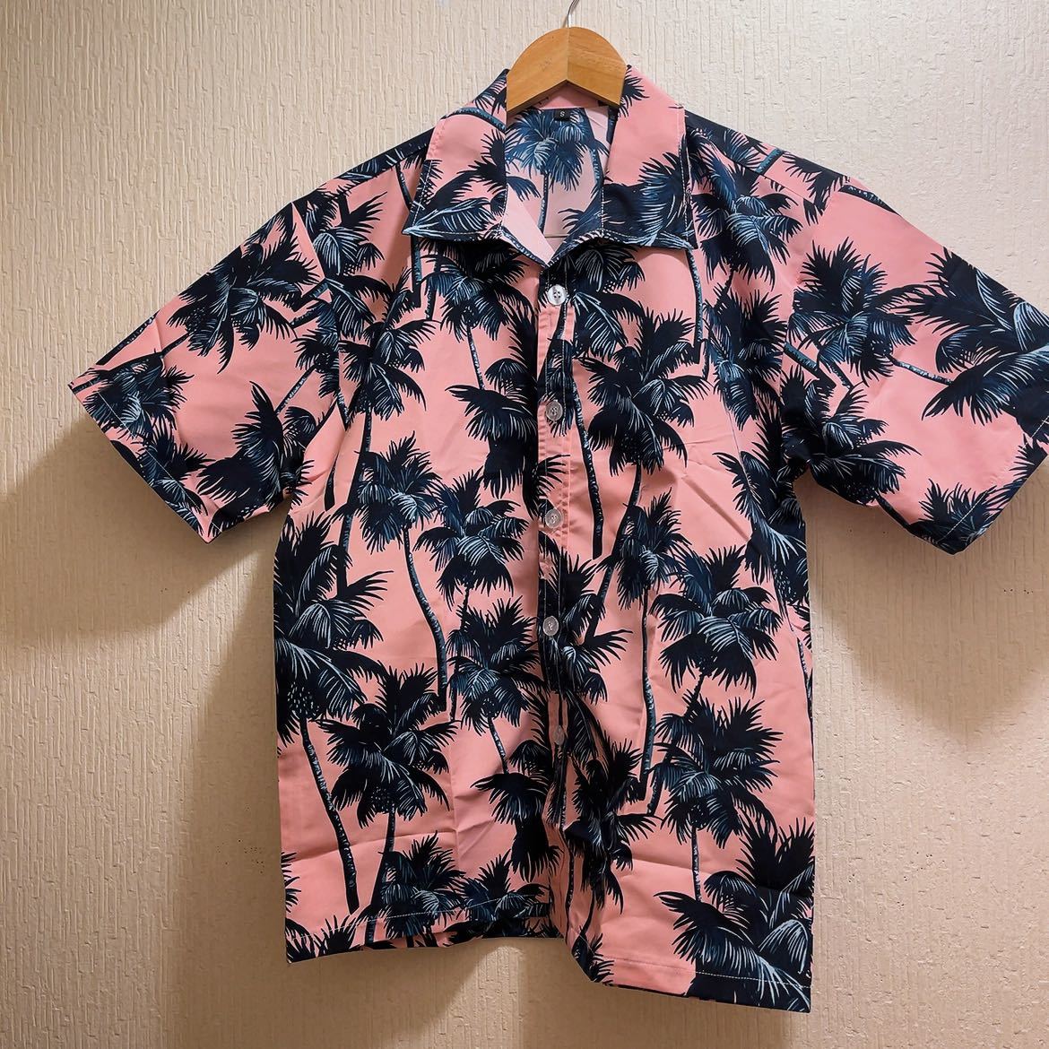 新品★ピンク地★ヤシの木総柄アロハシャツ★ブラウス★ユニセックス★Lアロハシャツ 半袖シャツ 拍卖