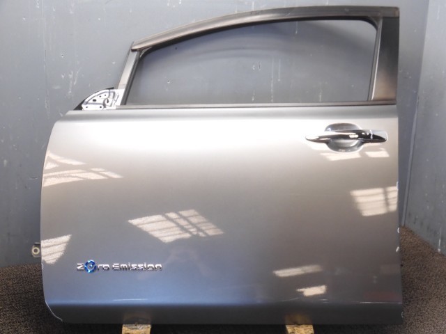 7151 ニッサン リーフ AZE0 フロントドア左 助手席ドア KAD (G2-2)拍卖