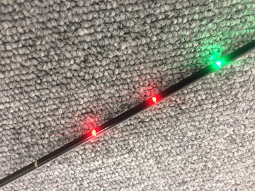 送料込 流れるLEDランプ 細型 バー 12V 赤/緑 交互 テープ 車用 車内 エントランスモール ダッシュボード スピーカー シート付近拍卖