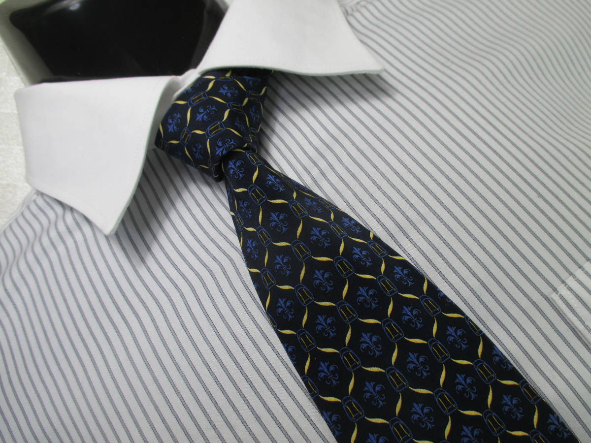 ◇ピエール・カルダン pierre cardin ◇中古品◇ネクタイ◇その他の柄・紺色系◇第29弾ブランドがいっぱい◇29-125◇拍卖