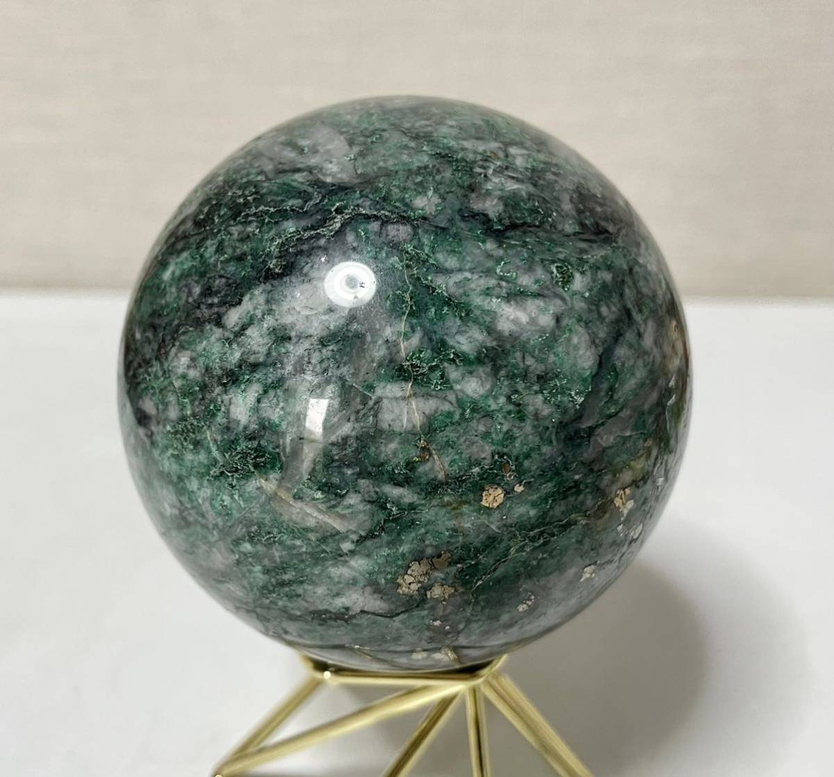 コッパー入 水晶共生 クリスタル 銅 スフィア 天然石 パワーストーン 置物インテリア 幸運 ラッキー 開運 グリーン 鉱物拍卖