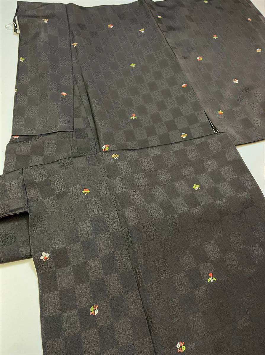 ★花とら●リサイクル着物 小紋 焦げ茶 市松 紋意匠 小花 着用可能 リメイク 素材 230330拍卖