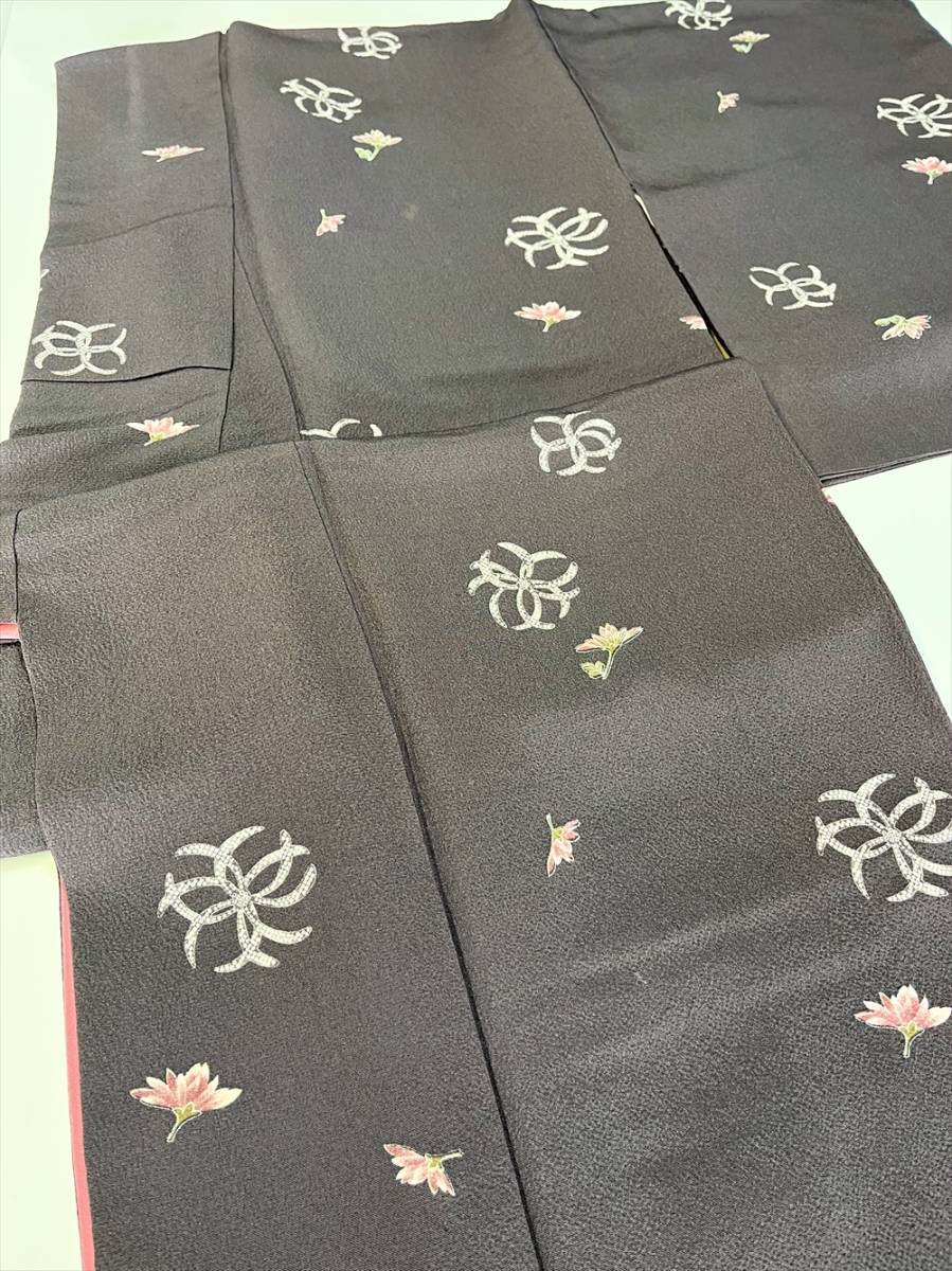 ★花とら●リサイクル着物 小紋 チャコールグレー 菊 一越ちりめん レトロ感 カジュアル 普段着 お出掛け 230329拍卖