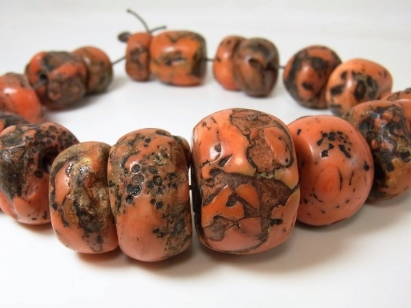 ■強烈!!!オールドヒマラヤンコーラル、特大サイズの『山珊瑚』20玉連!■チベットサンゴチベタンアンティークビーズ老天珠拍卖