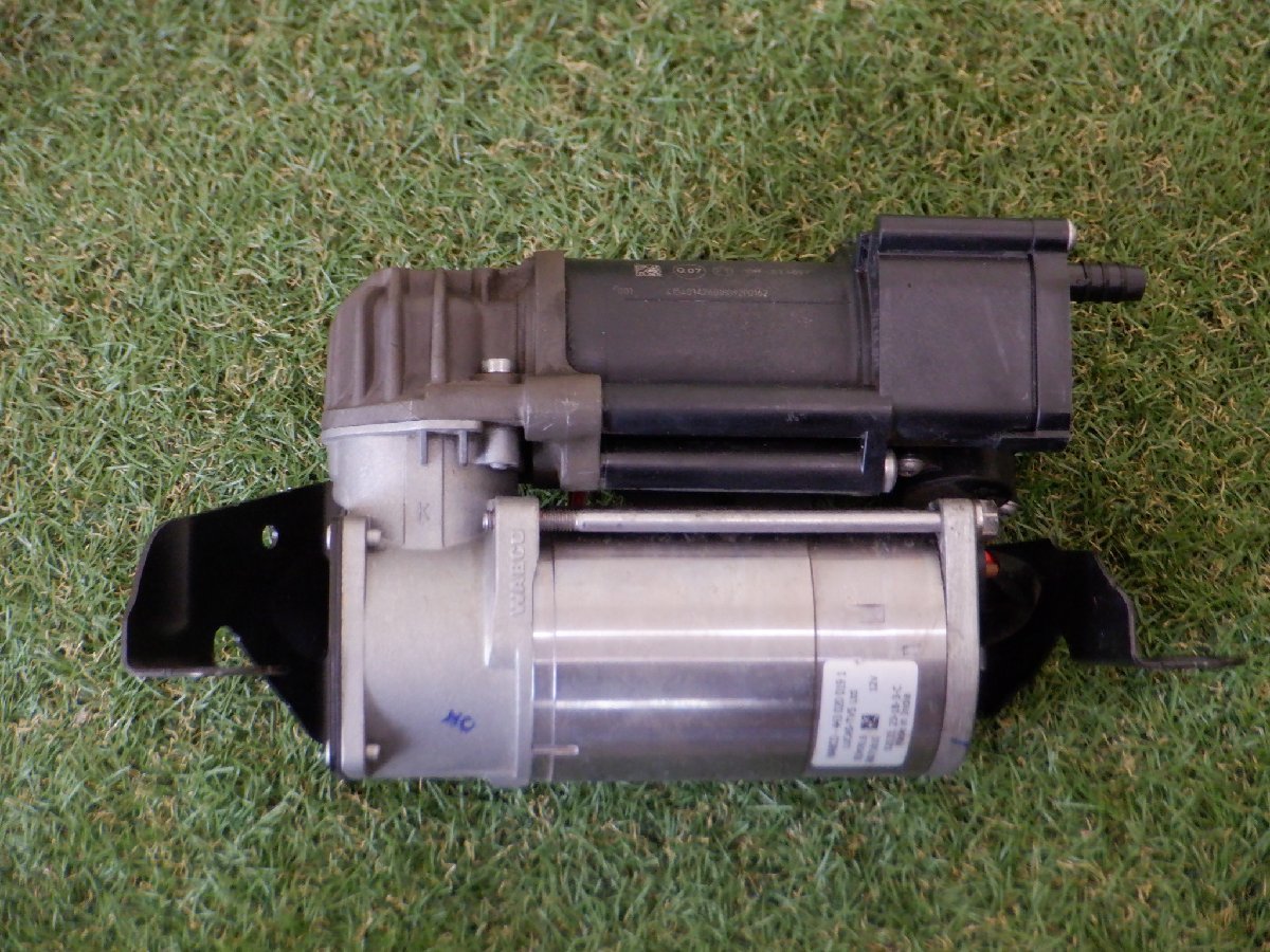 ベンツ純正 W213 Eクラス X253 GLCクラス W205 Cクラス エアサス コンプレッサー エアサスポンプ A2133200104 m-23-4-462拍卖
