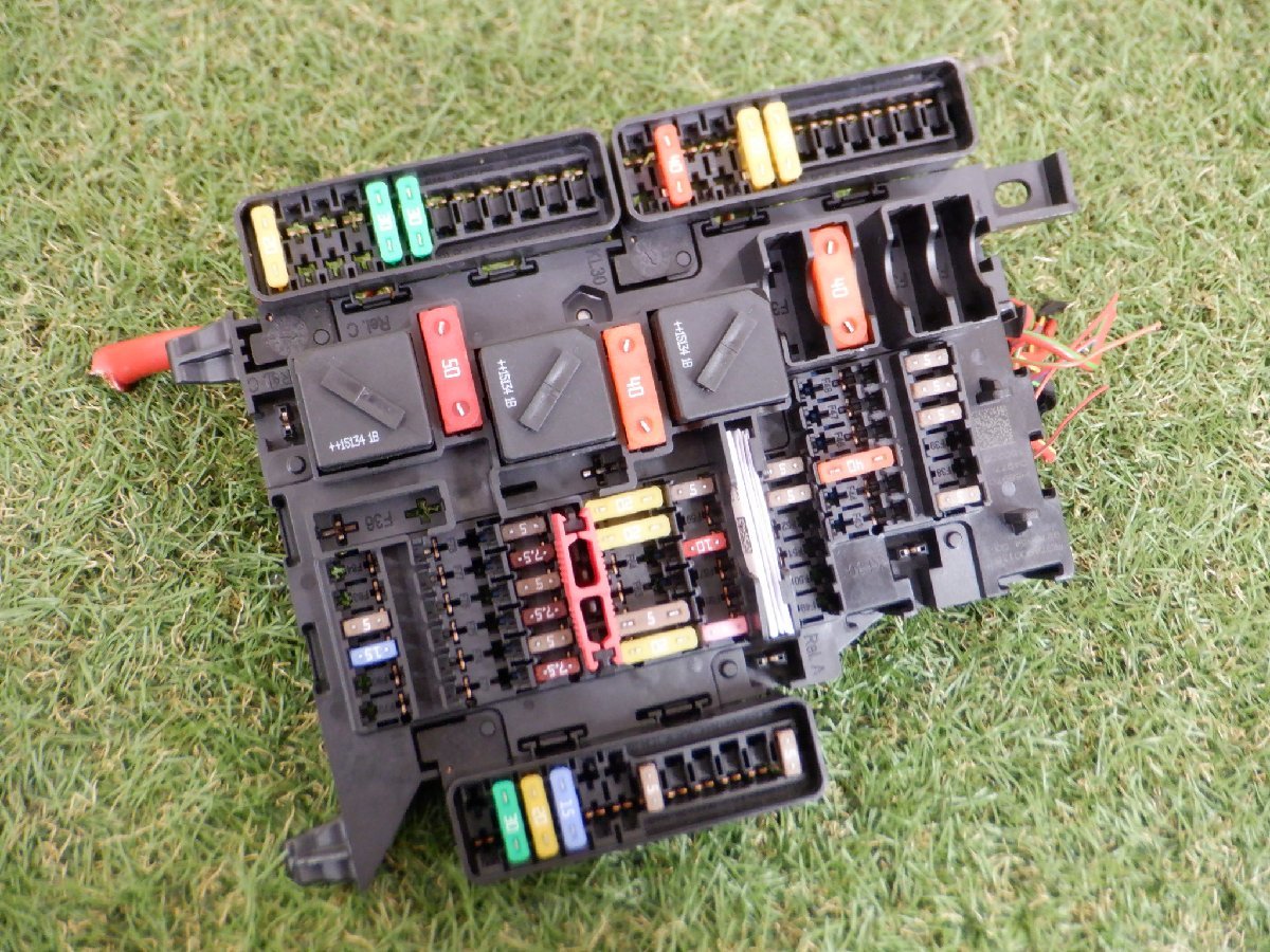 BMW純正 LDA-2C20 F45 2シリーズ 218Iアクティブツアラー 2015年 ヒューズボックス ヒューズBOX コントロール モジュール 927035601拍卖