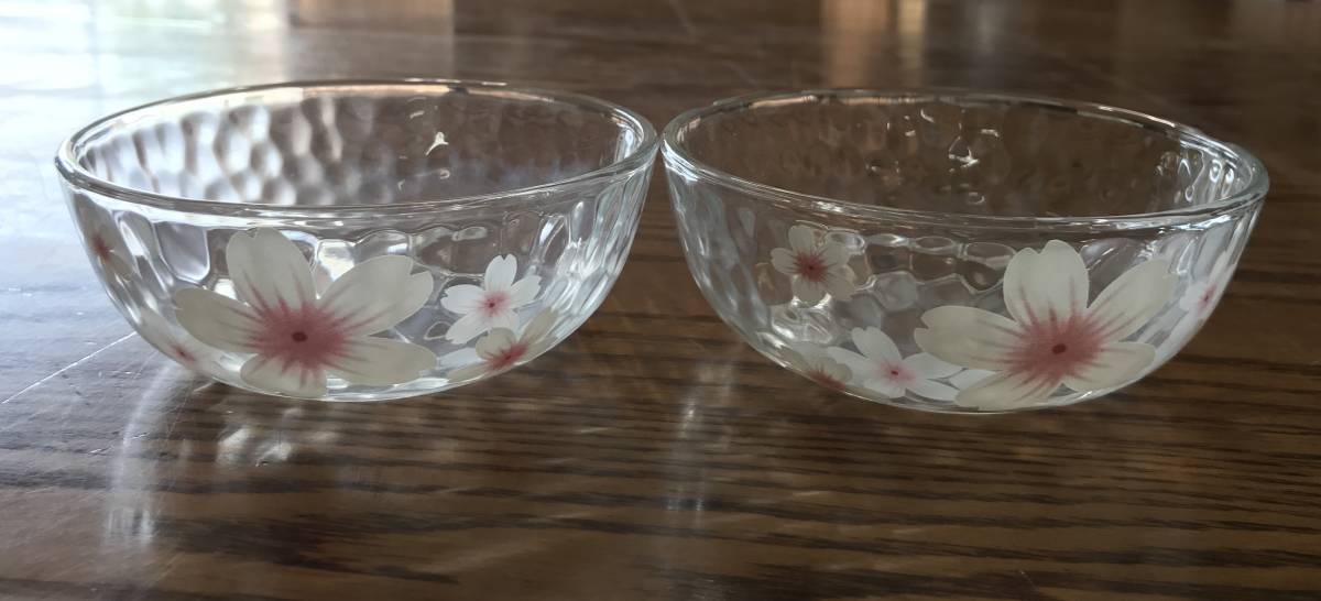 ガラス製 花柄小皿 2個セット 箱付き 未使用拍卖