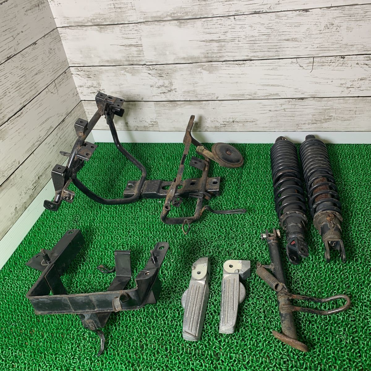 SYM RV125i 部品セット ステップ リアサスペンション ①拍卖