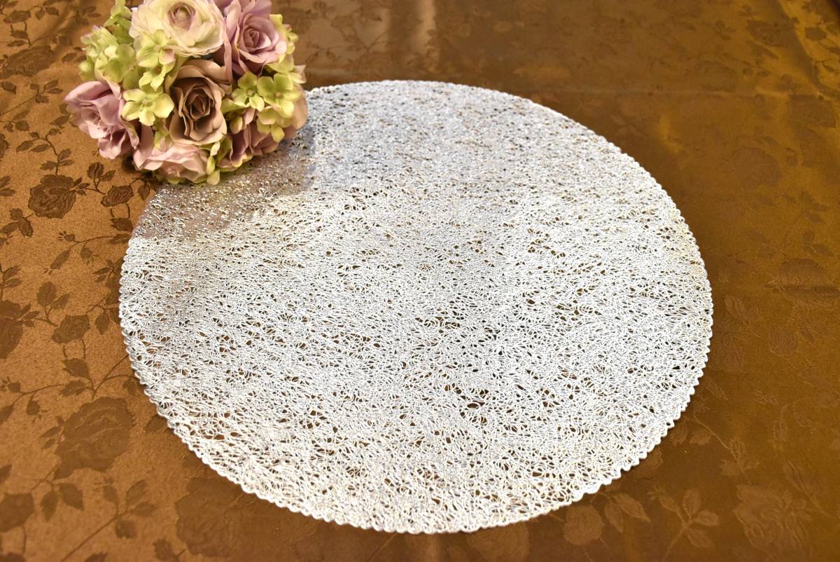 L-VI1-2*条件付き送料無料も有!*プレースマットA*直径約40㎝*透かし加工*シルバー*ランチョンマット*マルチマット*エレガント拍卖