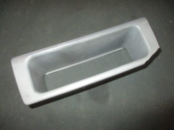 ■ボルボ 850 フロントドアプルハンドルカバー 中古 ジャンク 9165119 部品取あり ベゼル ドアトリム 枠 ケース ホルダー パネル 内張り拍卖