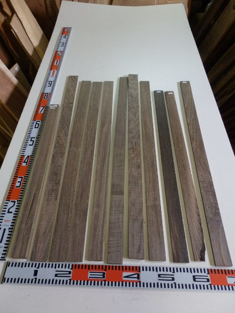 b3041248 神代栓11●端材●厚約8mm~2cm☆無垢板1枚板 木材 板 DIY 板材 天板 棚板 テーブル 看板 花台など種類豊富!拍卖